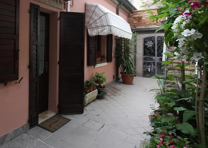 Porta Del Carmine Alojamento de Acomodação e Pequeno-almoço Comacchio